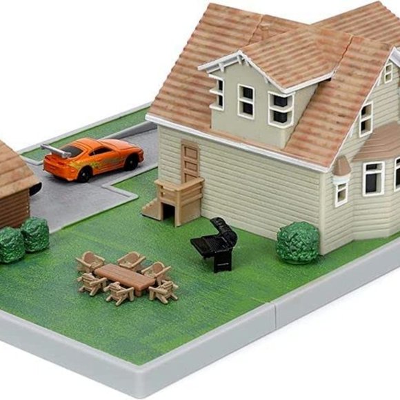 Jada Fast & Furious Nano: Toretto House Diorama Set with 2 Cars & Accessories - Picture 3 of 8